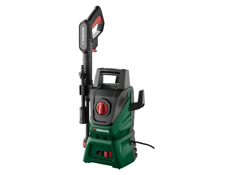 Nettoyeur haute pression PARKSIDE® PHD 110 G2 sur fond blanc, vue de face, avec accessoires.