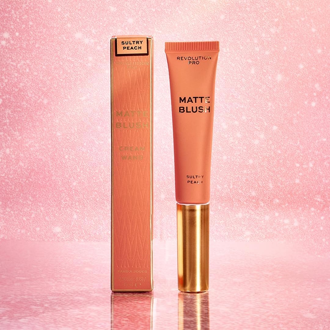  Blush crème mat Revolution Pro Iconic Matte – teinte Sultry Peach – application wand facile – formule modulable et légère – effet bonne mine flouté – à petit prix sur Amazon