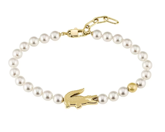 Bracelet Lacoste Matchpoint pour homme et femme, perles synthétiques lumineuses avec charms balle de tennis et crocodile plaqué or jaune, style sport chic, présenté comme bon plan Amazon à prix réduit.