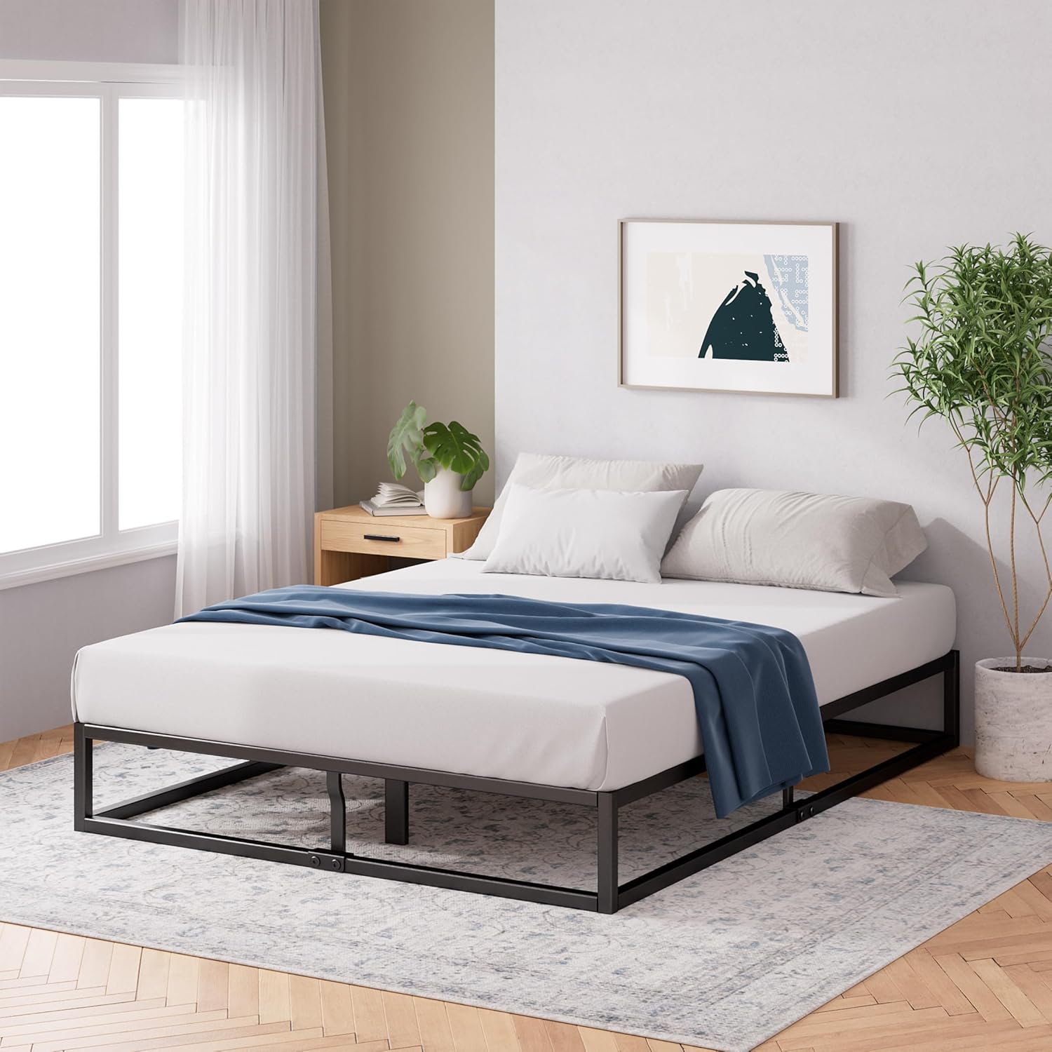 Cadre de lit en métal noir design minimaliste avec rangement intégré sous le lit, structure robuste et silencieuse, montage facile, compatible matelas standard.