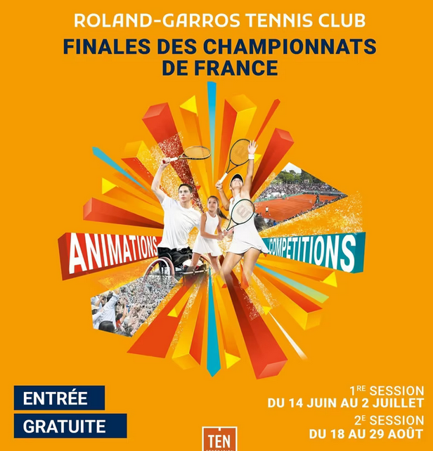 Joueurs en match durant les Championnats de France 2025 au stade Roland-Garros, avec public et courts en terre battue