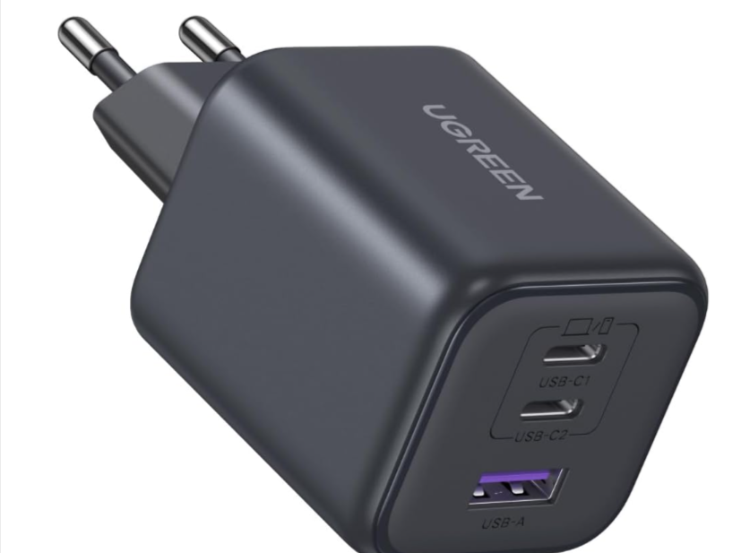 Chargeur rapide UGREEN 45W avec 3 ports USB-C et USB-A, technologie GaN compacte, compatible Galaxy, iPhone, iPad, MacBook, idéal pour voyage et usage quotidien