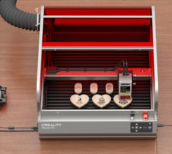 Bon plan Creality : le graveur et découpeuse laser fermé Creality Falcon2 Pro 22W passe à 971 € au lieu de 1 403 €. Caméra intégrée, boîtier fermé, zone 400 x 415 mm, sécurité FDA Classe 1.