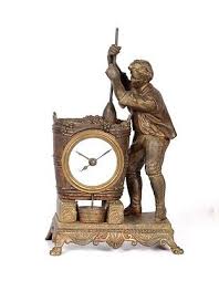 grosse pendule avec moi trimant à coté.jpg