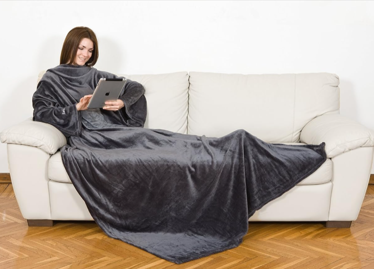  Plaid à manches Kanguru Deluxe Loft gris 140×210 cm avec poche kangourou, flanelle 240 g/m², Oeko-Tex Standard 100, cocooning canapé adulte, lavable 30 °C