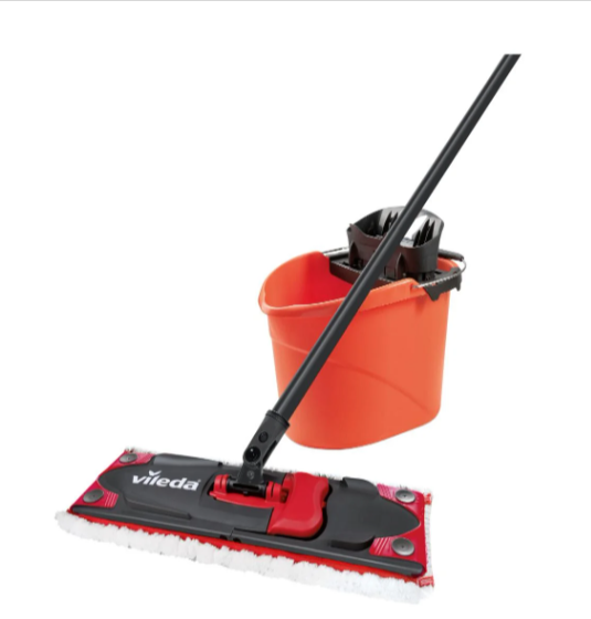 Kit complet balai Vileda Ultramax Colours avec seau PowerPresse, microfibre lavable et manche réglable, en promo chez Lidl
