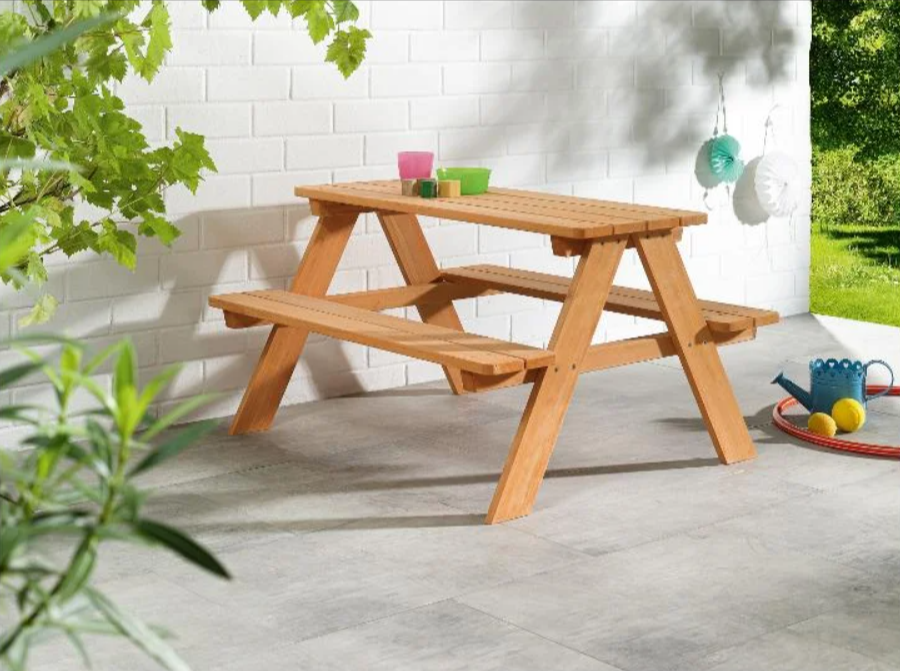 Table-bancs enfant en bois naturel Livarno Home chez Lidl à 24,99€ – mobilier extérieur ou intérieur pour enfants – sapin chinois – 100 kg de charge – offre Lidl.fr