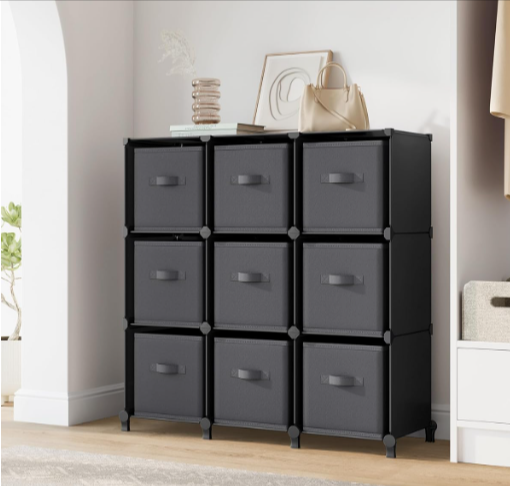  Découvrez le meuble de rangement SONGMICS à 9 cases, modulable et facile à monter. Idéal pour optimiser votre espace avec des boîtes en tissu.