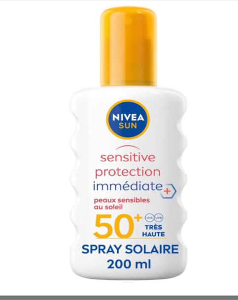 Spray solaire NIVEA SUN Sensitive FPS 50+ 200ml à petit prix, idéal pour les peaux sensibles, avec aloe vera, panthénol et protection UVA/UVB, résistant à l’eau, sans parfum – disponible sur Amazon