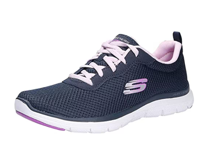 Les baskets femme Skechers Flex Appeal 4.0 Brilliant View en bleu marine sont un excellent choix pour celles qui recherchent à la fois confort et style. Avec leur maille respirante, elles offrent une grande légèreté, ce qui les rend idéales pour les activités quotidiennes. La semelle à mémoire est un vrai plus, apportant un soutien optimal et un amorti adapté à la forme de votre pied, ce qui est particulièrement appréciable pour un usage prolongé.   En cette période de promotions, il est opportun de consulter les offres et bons plans sur Amazon, où ces baskets pourraient bénéficier de réductions intéressantes. Que ce soit pour le sport, les promenades ou simplement pour le quotidien, ces baskets Flex Appeal 4.0 pourraient devenir votre accessoire incontournable. N'hésitez pas à profiter de cette opportunité pour ajouter une touche de confort à votre garde-robe.