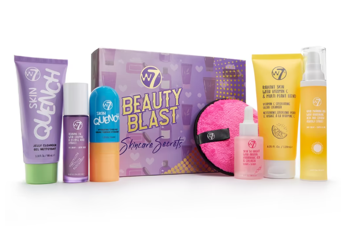 Coffret W7 Beauty Blast Skincare Secrets à 18,99€ sur Amazon, routine complète soins visage avec nettoyants, sérum, crème de jour, contour des yeux, tonique et lingettes réutilisables, noté 4,6 sur 5.