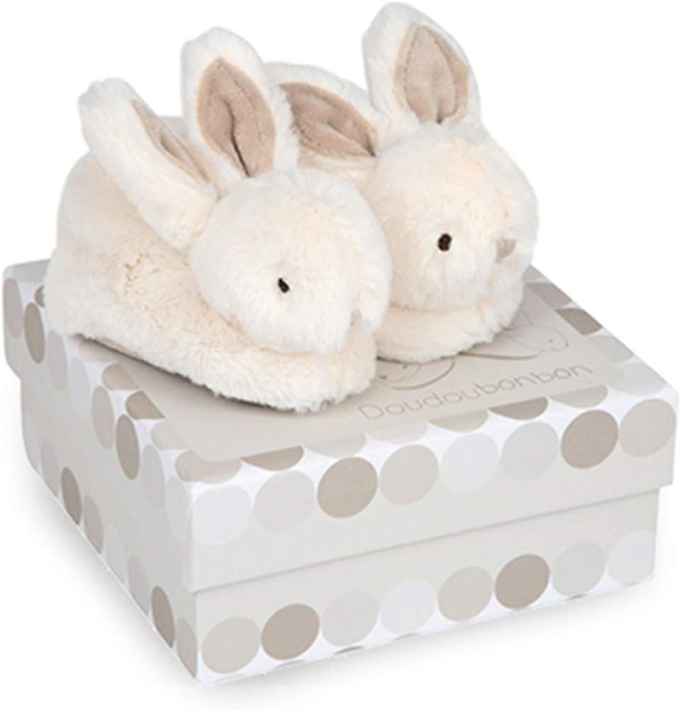 coffret-chaussons-hochet-lapin-bonbon-taupe-doudou-et-compagnie-0-6-mois.jpg