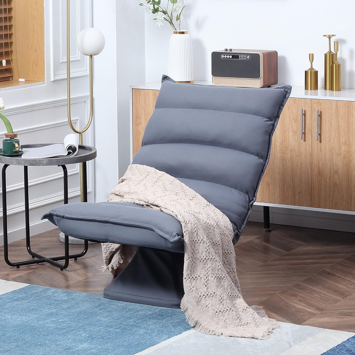 Fauteuil HOMCOM gris en microfibre avec dossier inclinable à 5 positions et base pivotante 360°, structure acier, style capitonné.