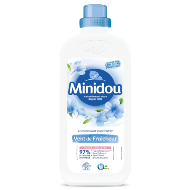 Assouplissant Minidou Vent de Fraîcheur 1L (50 lavages) hypoallergénique, 97% d’ingrédients d’origine naturelle, anti-froissements, élimine les résidus de détergent, offre Amazon.