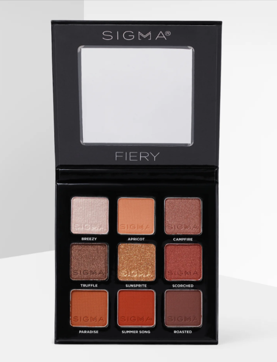 Palette SIGMA Beauty Fiery Eyeshadow Palette 0,32 oz avec 9 teintes chaudes mats scintillants métalliques en promo à 8,09€ sur Amazon avec coupon à cocher, note 4,9/5 (16 avis), expédiée par Amazon.