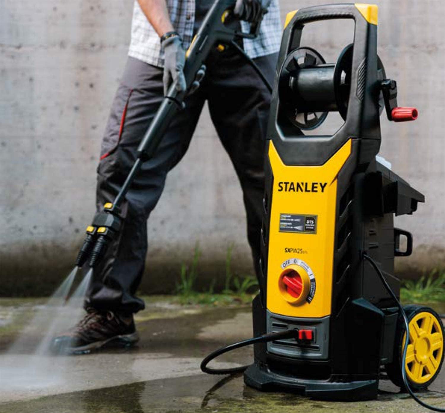 Nettoyeur haute pression Stanley SXPW25DTSE 2500W – Double pompe DualTech, Twin Nozzle, 810 L/h, 150 bars, enrouleur intégré