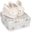 coffret-chaussons-hochet-lapin-bonbon-taupe-doudou-et-compagnie-0-6-mois.jpg