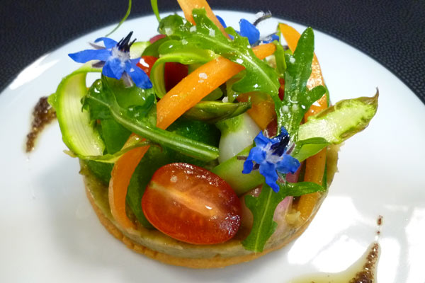 photo-gastronomie-galerie-assiete-fleurs-salades.jpg
