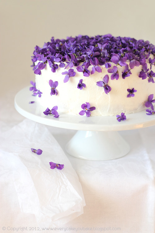 7-cake-decorating-ideas-edible-flowers.jpg