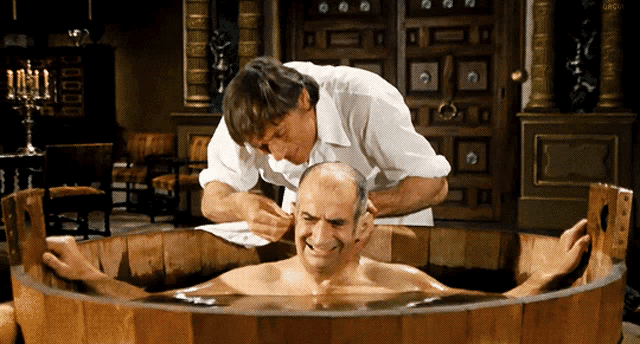 la-folie-des-grandeurs-louis-de-funes.gif