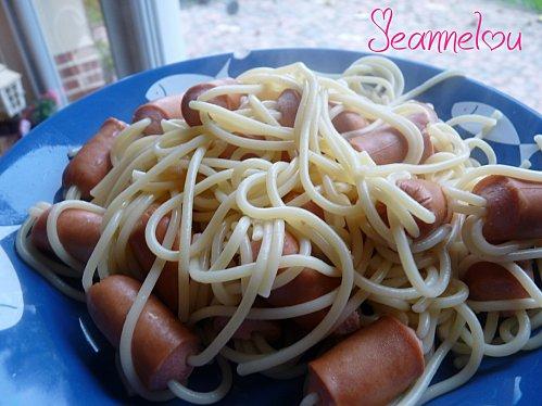 enfile-spaghettis-sur-saucisses-L-Zq6riY.jpeg
