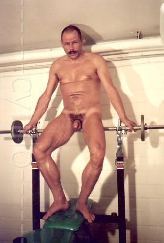 gay-free-pic-04.jpg