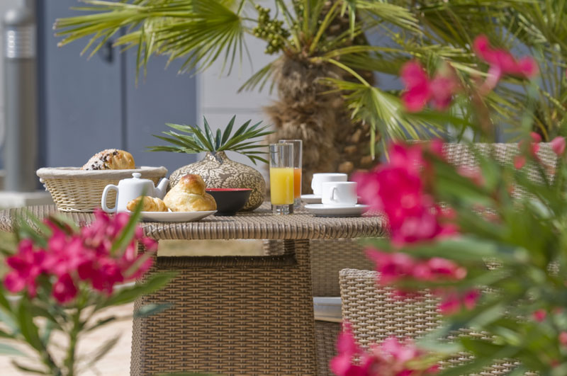 dolcea-damecosi-cagnes-dejeuner-terrasse.jpg